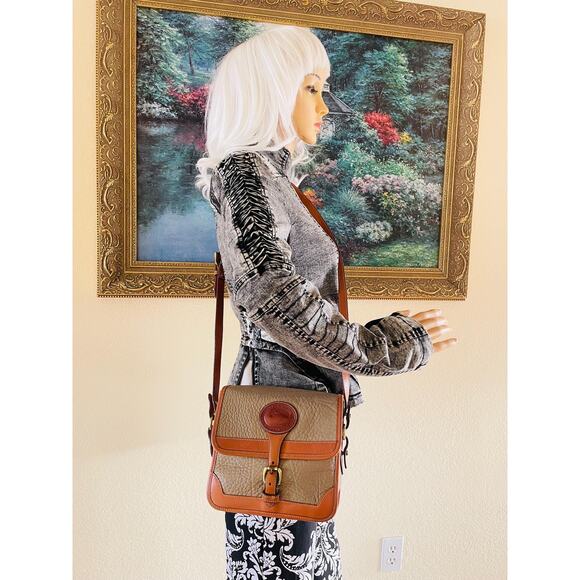 Vtg DOONEY and BOURKE AWL buckle crossbody/shoulder bag square shape and wallet - Picture 3 of 10